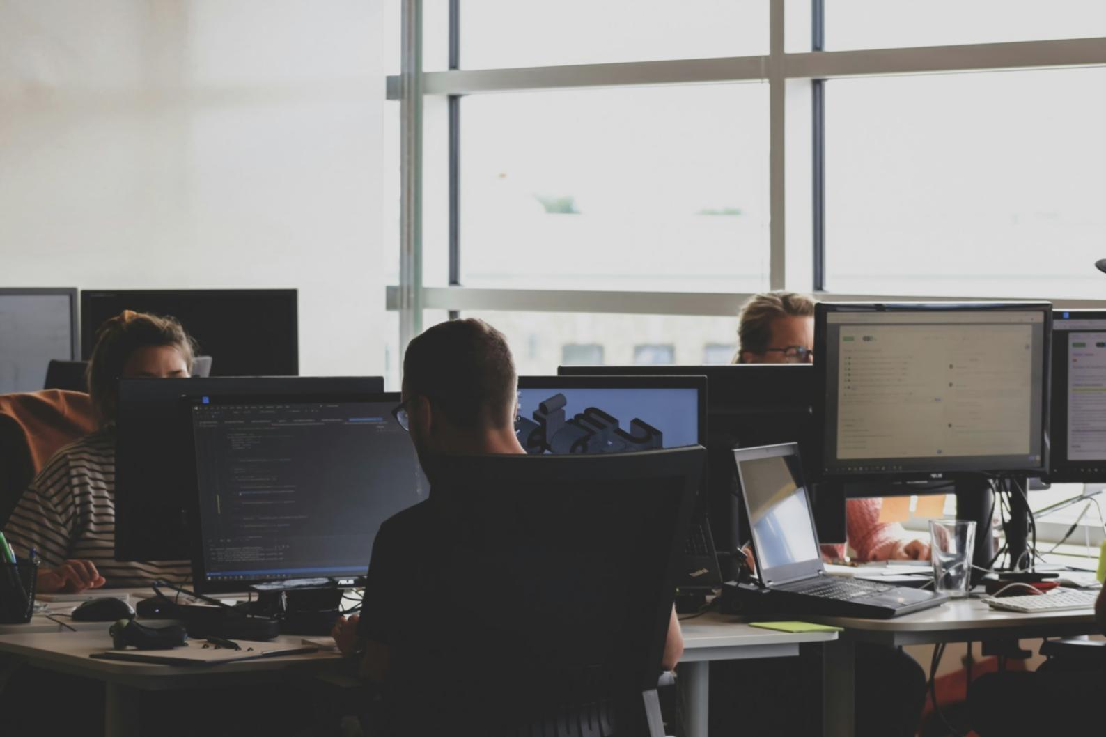 Espace de travail dédié au design 3D et à la consultation technique
